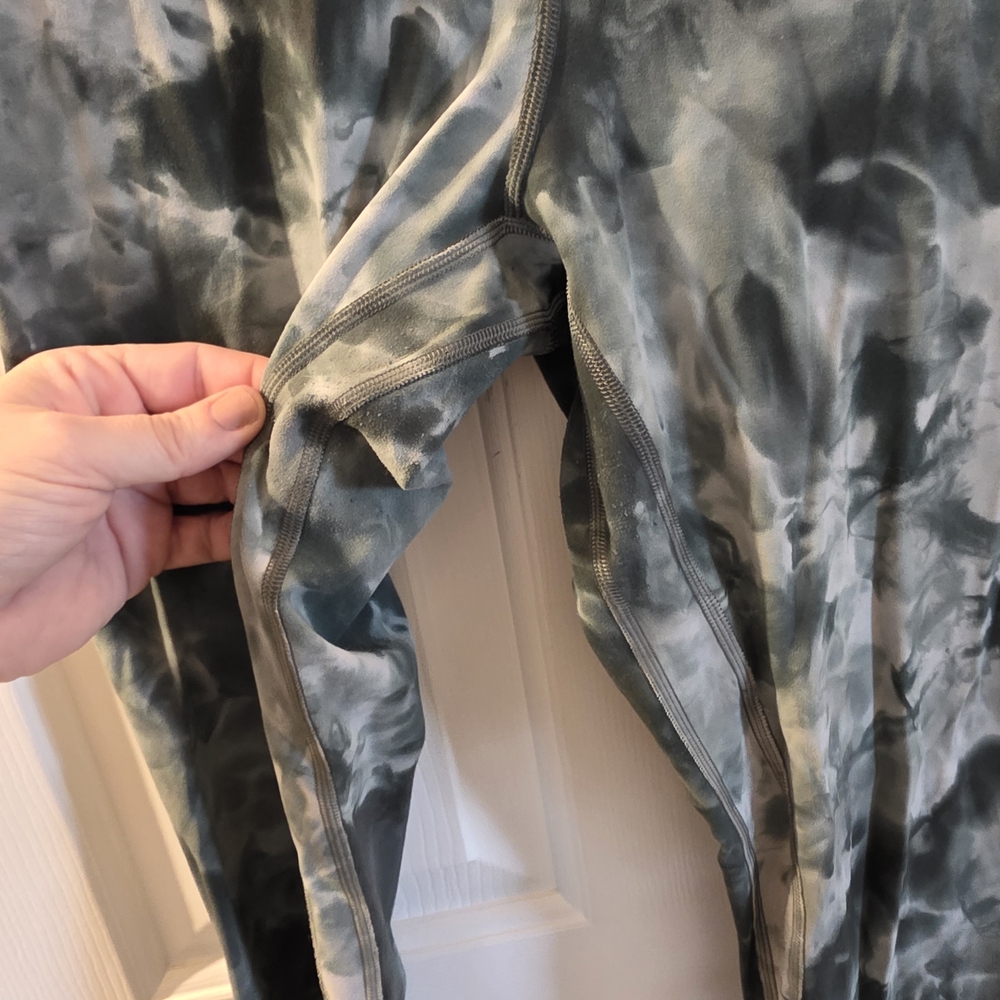Lululemon Leggings Green Tie Dye Size 8 - Picture 2 of 4